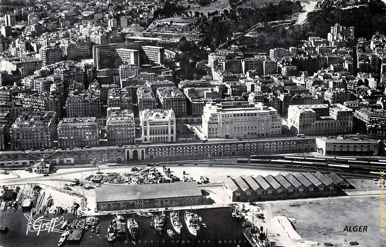 Alger - Vue aerienne - Mairie.jpg